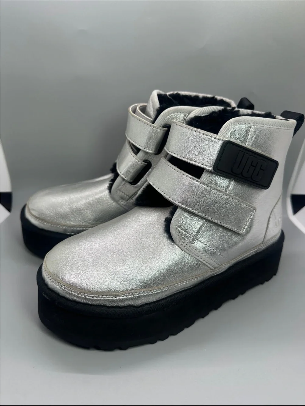 UGG Neumel Platform Leather Chukka Metallic Silver Youth SIZE 3